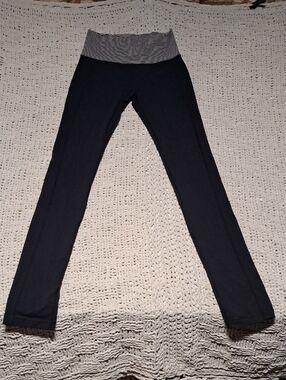 377 - lulu Lemon High-Waist Black Straight Leg Leggings with Striped Waistband
